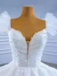 Luxus / Herrlich Weiß Plissee Spitze Blumen Brautkleider / Hochzeitskleider 2021 Ballkleid Eckiger Ausschnitt Perlenstickerei Pailletten Ärmellos Rückenfreies Kapelle-Schleppe Hochzeit