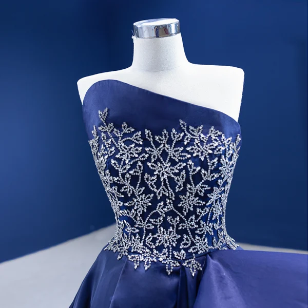 Haut de Gamme Bleu Marine Satin Fendue devant Robe De Bal 2021 Princesse Bustier Perlage Faux Diamant Sans Manches Dos Nu Tribunal Train Robe De Ceremonie