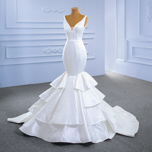 Haut de Gamme Ivoire Volants en Cascade Satin Robe De Mariée 2021 Trompette / Sirène V-Cou Sans Manches Dos Nu Tribunal Train Mariage