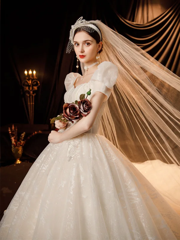 Charmant Ivory / Creme Glanz Brautkleider / Hochzeitskleider 2021 Ballkleid Eckiger Ausschnitt Perlenstickerei Pailletten Spitze Blumen Kurze Ärmel Rückenfreies Königliche Schleppe Hochzeit