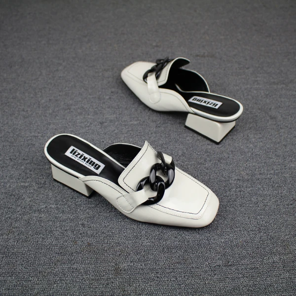 Vintage Weiß Freizeit Pantolette & Flip-Flops 2019 Leder Thick Heels Quadratische Zehe Damenschuhe