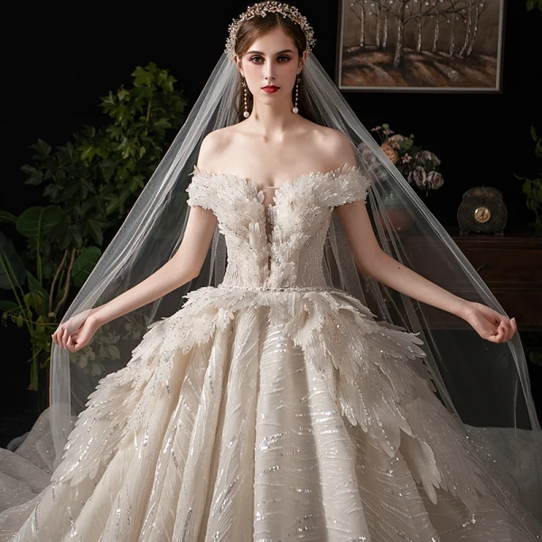 Luxe Champagne Robe De Mariée 2019 Robe Boule De l'épaule Perlage Paillettes Manches Courtes Dos Nu Royal Train