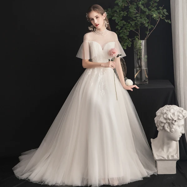 Légère Champagne Robe De Mariée 2019 Princesse Col Haut Perlage Cristal En Dentelle Fleur Manches Courtes Dos Nu Train De Balayage