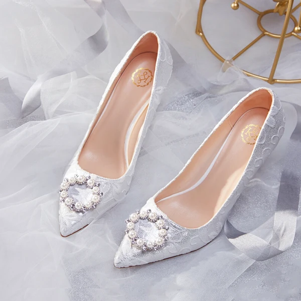 Charming Silver Wedding Shoes 2019 Pearl Rhinestone Lace Flower Sequins Stiletto Heels 7 cm Pointed Toe Wedding Pumps