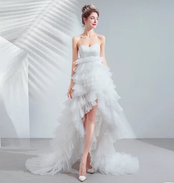 Sexy Høy Lav Elfenben Asymmetrisk Brudekjoler 2020 Prinsesse Strapless Uten Ermer Ryggløse Gripende Ruffles