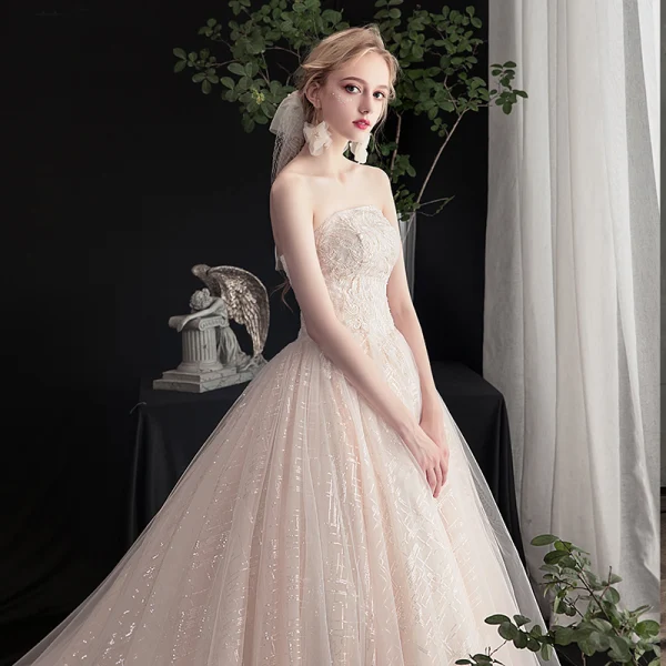 Charmant Champagne Robe De Mariée 2019 Princesse Bustier Perlage Paillettes En Dentelle Fleur Sans Manches Dos Nu Chapel Train