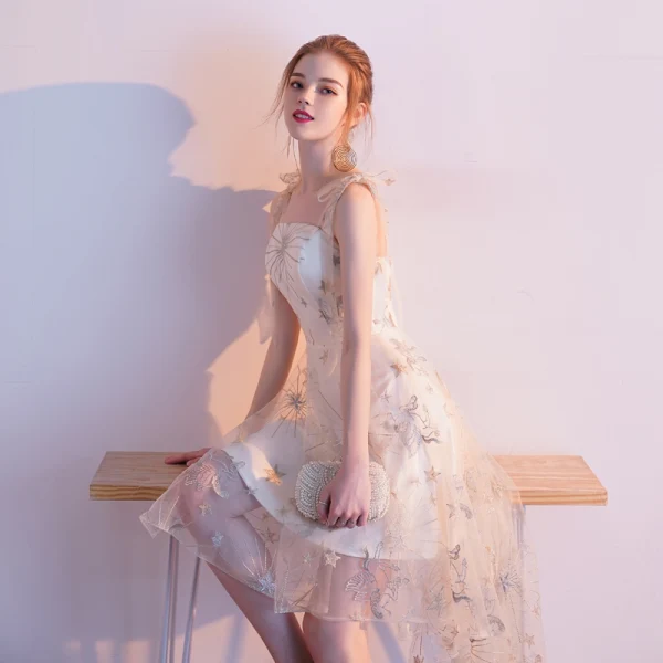 Modern / Fashion Champagne Homecoming Graduation Dresses 2020 A-Line / Princess Spaghetti Straps Lace Star Sleeveless Backless Asymmetrical Formal Dresses