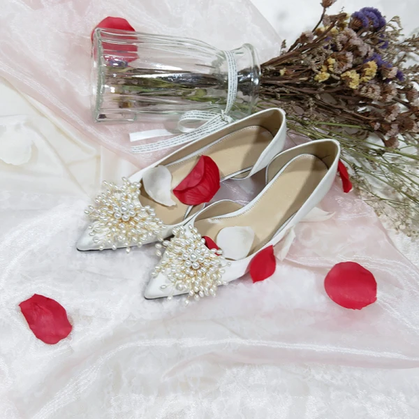 Modern / Fashion White Wedding Bridesmaid Heels 2020 Leather Pearl 3 cm Low Heel Wedding Shoes