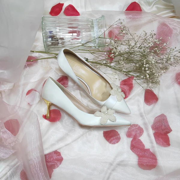 Modern / Fashion Ivory Wedding Bridesmaid Pumps 2020 Leather Pearl 5 cm Stiletto Heels Pointed Toe Wedding Shoes
