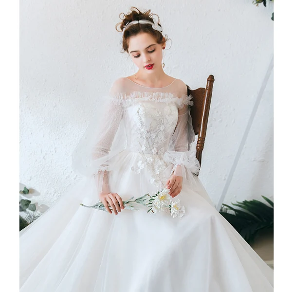 Chic Ivoire Robe De Mariée 2020 Princesse Encolure Dégagée Perle En Dentelle Fleur Manches Longues Tribunal Train