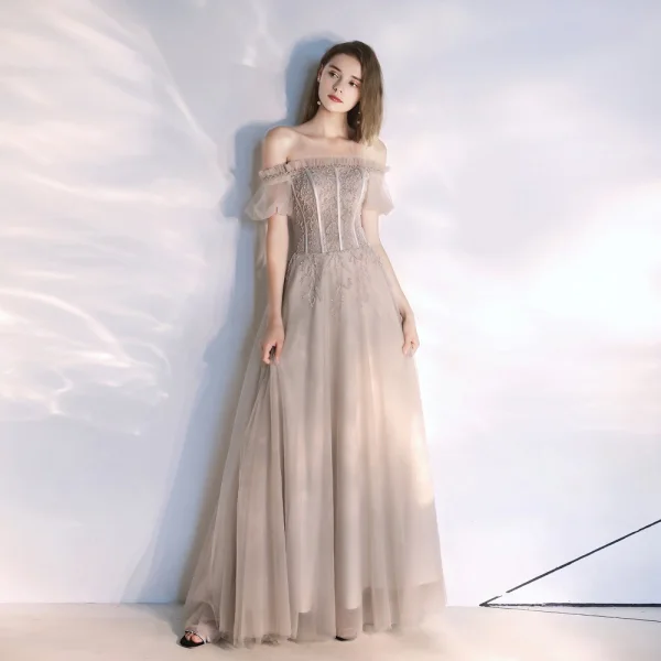 Classique Beige Robe De Soirée 2020 Princesse De l'épaule Perlage En Dentelle Paillettes Manches Courtes Dos Nu Train De Balayage Robe De Ceremonie