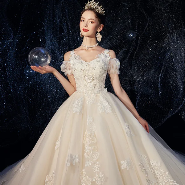 Luxe Champagne Robe De Mariée 2020 Princesse Encolure Carrée En Dentelle Fleur Appliques Faux Diamant Perle Sans Manches Dos Nu Royal Train