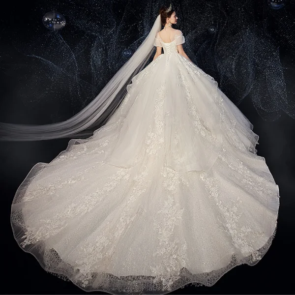 High-end Ivory Wedding Dresses 2020 Ball Gown V-Neck Beading Pearl Sequins Lace Flower Appliques Short Sleeve Backless Royal Train