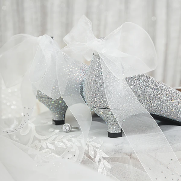 Fashion Silver Wedding Shoes 2020 Bow Rhinestone 3 cm Stiletto Heels Low Heel Pointed Toe Wedding Pumps