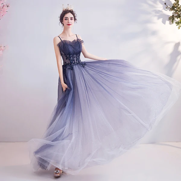 Edles Farbverlauf Violett Abendkleider 2020 A Linie Spaghettiträger Kristall Spitze Blumen Strass Pailletten Ärmellos Rückenfreies Lange Festliche Kleider