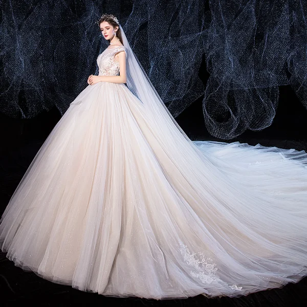 Haut de Gamme Ivoire Robe De Mariée 2020 Robe Boule Encolure Dégagée Perlage En Dentelle Fleur Sans Manches Dos Nu Royal Train