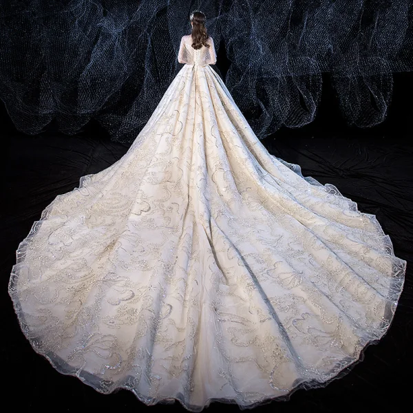 Luxe Champagne Robe De Mariée 2020 Princesse Encolure Dégagée Fait main Perlage Perle Paillettes En Dentelle Fleur Manches Courtes Dos Nu Royal Train