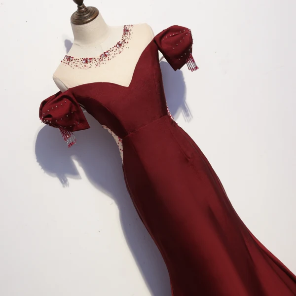 Chic / Belle Bordeaux Robe De Soirée 2020 Trompette / Sirène Encolure Dégagée Perlage Gland Cristal Faux Diamant Manches Courtes Dos Nu Train De Balayage Robe De Ceremonie