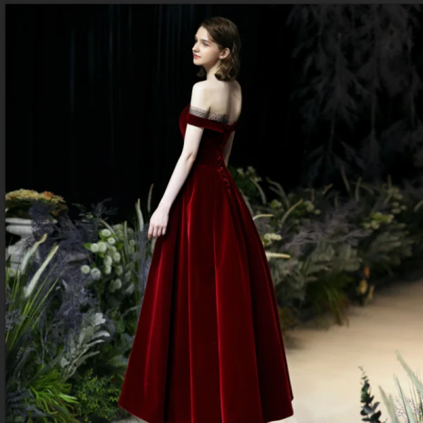 Vintage / Originale Bordeaux Robe De Soirée 2020 Princesse Daim De l'épaule Sans Manches Dos Nu Thé Longueur Robe De Ceremonie