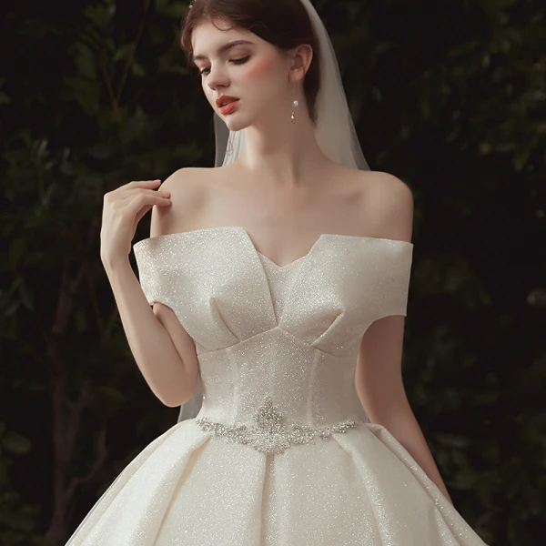 Luxus / Herrlich Champagner Glanz Brautkleider / Hochzeitskleider 2020 A Linie Off Shoulder Perlenstickerei Pailletten Kurze Ärmel Rückenfreies Königliche Schleppe