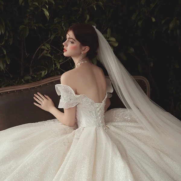 Luxe Champagne Robe De Mariée 2020 Robe Boule De l'épaule Glitter Perlage Paillettes Perle Manches Courtes Dos Nu Cathedral Train