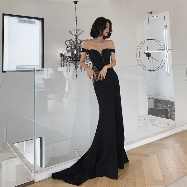 Klassisch Einfarbig Schwarz Abendkleider 2020 Meerjungfrau Off Shoulder Ärmellos Rückenfreies Gespaltete Front Sweep / Pinsel Zug Festliche Kleider