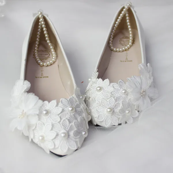 Chic / Beautiful Red Low Heel Wedding Shoes 2020 Lace Flower Appliques Pearl 4 cm Stiletto Heels Pointed Toe Wedding Pumps