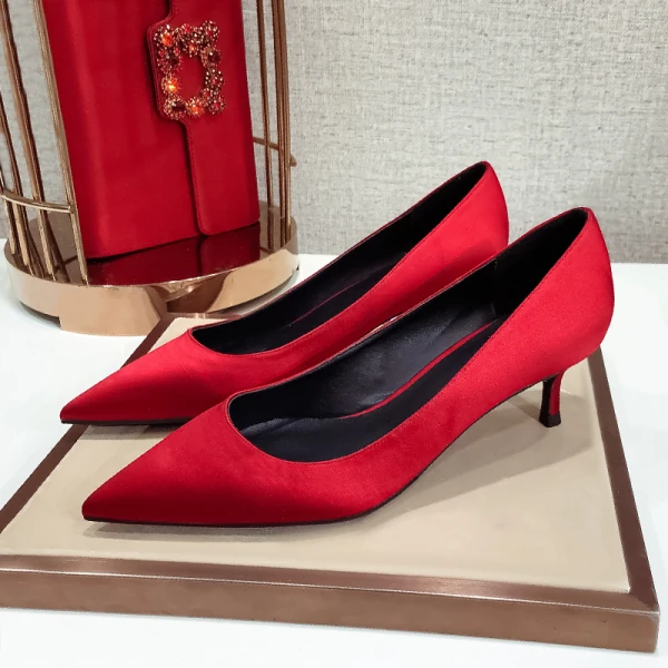 Simple Champagne Talon Bas Demoiselle D'honneur Escarpins 2020 Satin 5 cm / 2 inch Talons Aiguilles À Bout Pointu Escarpins