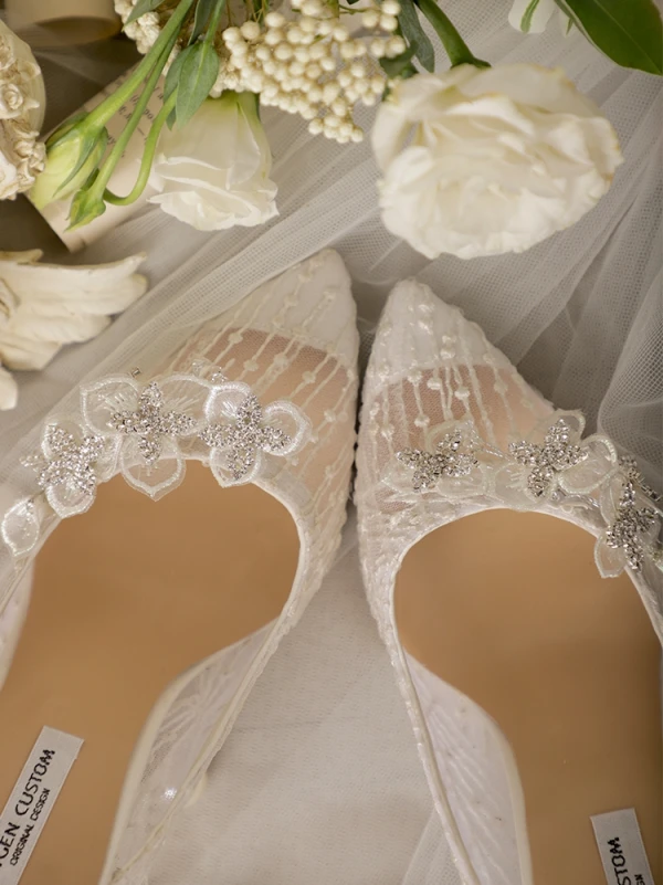 Chic Ivoire Chaussure De Mariée 2020 Cuir Fait main Perlage En Dentelle Fleur Mariage 9 cm Talons Aiguilles À Bout Pointu Escarpins