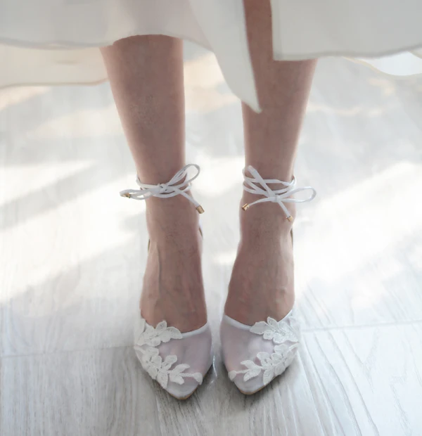 Elegancka Kość Słoniowa Wykonany Ręcznie Przezroczyste Buty Ślubne 2020 Skórzany Kokarda Z Koronki Kwiat 6 cm Szpilki Szpiczaste Ślub Wysokie Obcasy