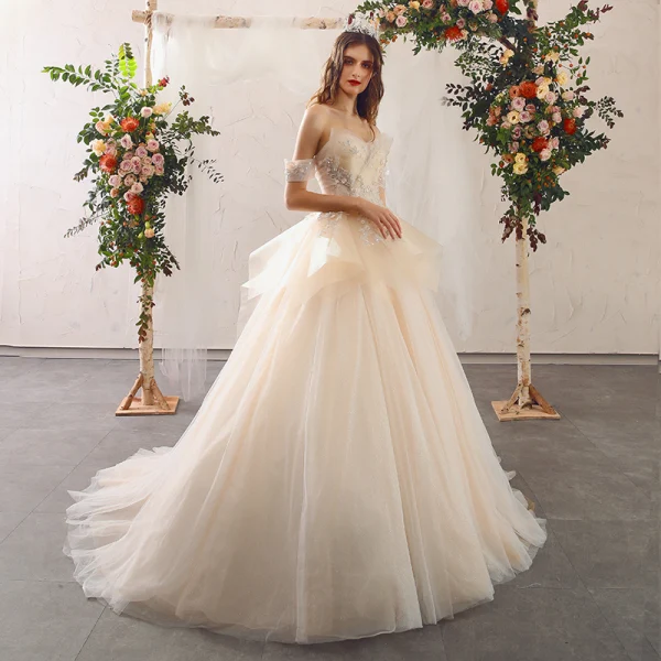 Charmant Champagner Brautkleider / Hochzeitskleider 2020 Ballkleid Bandeau Perlenstickerei Pailletten Applikationen Ärmellos Rückenfreies Sweep / Pinsel Zug