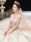 Haut de Gamme Champagne Robe De Mariée 2020 Princesse Encolure Dégagée Perlage Faux Diamant En Dentelle Fleur Manches Longues Dos Nu Cathedral Train