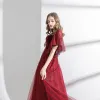 Elegantes Borgoña Vestidos de noche 2020 A-Line / Princess Suede Cuello Alto Manchado Manga Corta Sin Espalda Largos Vestidos Formales