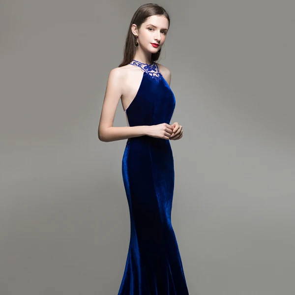Sexy Einfarbig Königliches Blau Wildleder Abendkleider 2020 Meerjungfrau Neckholder Perlenstickerei Strass Ärmellos Rückenfreies Sweep / Pinsel Zug Festliche Kleider