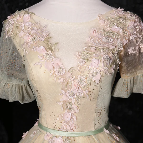 Élégant Conte de fée Champagne Robe De Bal 2020 Robe Boule Encolure Dégagée Faux Diamant En Dentelle Fleur Appliques Manches Courtes Dos Nu Longue Robe De Ceremonie