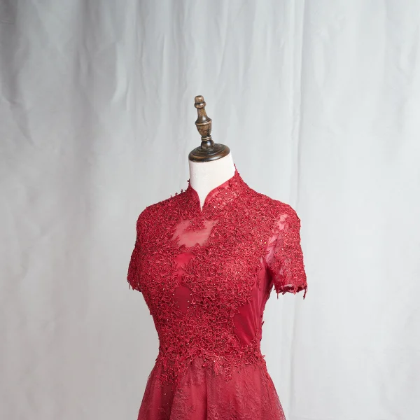 Kinesisk Stil Burgundy Aftonklänningar 2020 Prinsessa Hög Hals Beading Rhinestone Spets Blomma Korta ärm Halterneck Långa Formella Klänningar