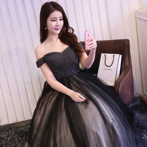 Schöne Schwarz Rüschen Abendkleider 2018 A Linie Off Shoulder Ärmellos Rückenfreies Sweep / Pinsel Zug Festliche Kleider