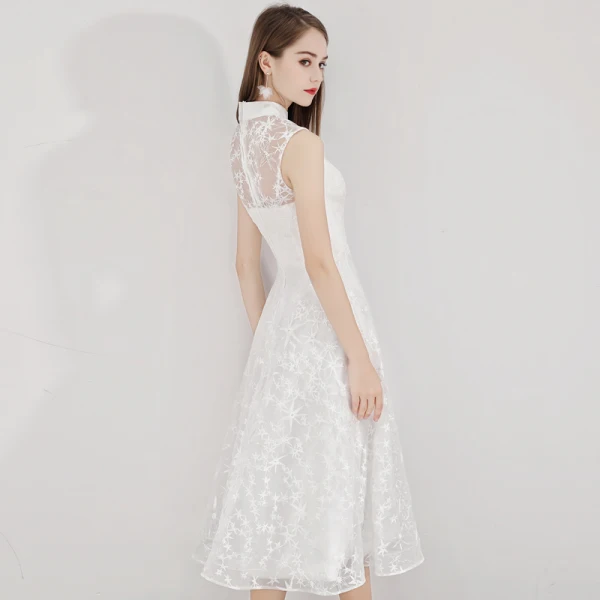 Abordable Ivoire de retour Robe De Graduation 2020 Princesse Col Haut Étoile En Dentelle Sans Manches Thé Longueur Robe De Ceremonie