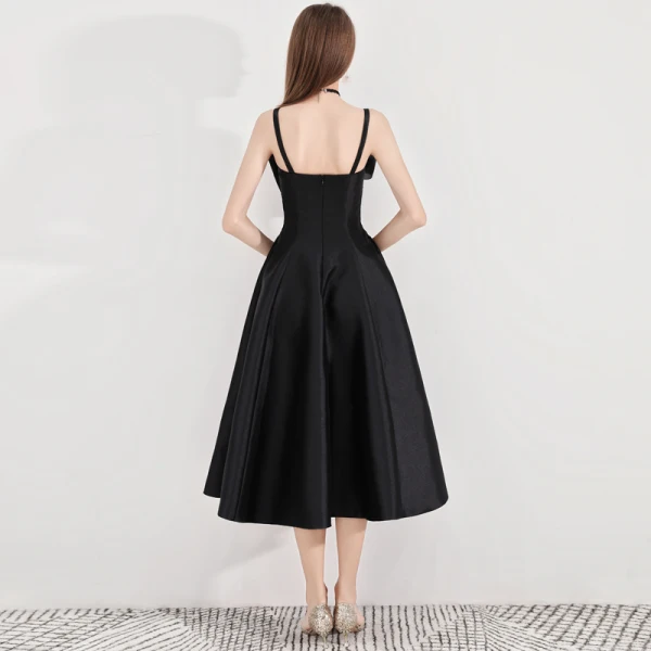 Simple Noire de retour Robe De Graduation 2020 Princesse Bretelles Spaghetti Noeud Sans Manches Dos Nu Thé Longueur Robe De Ceremonie