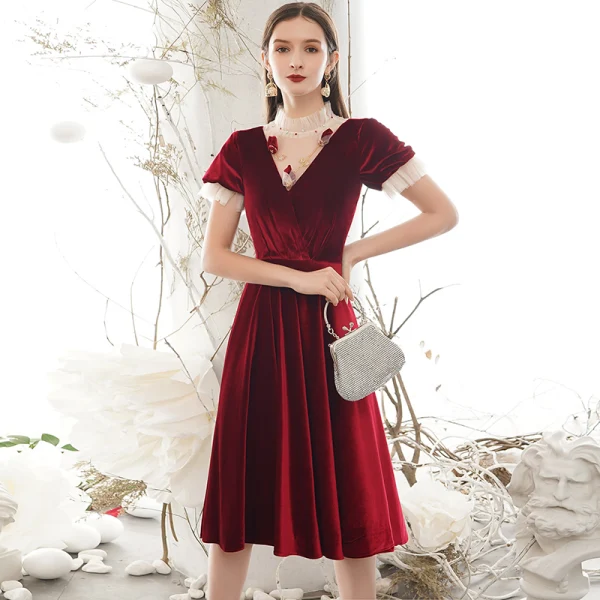 Classy Burgundy Homecoming Graduation Dresses 2020 A-Line / Princess Suede High Neck Beading Rhinestone Short Sleeve Backless Knee-Length Formal Dresses