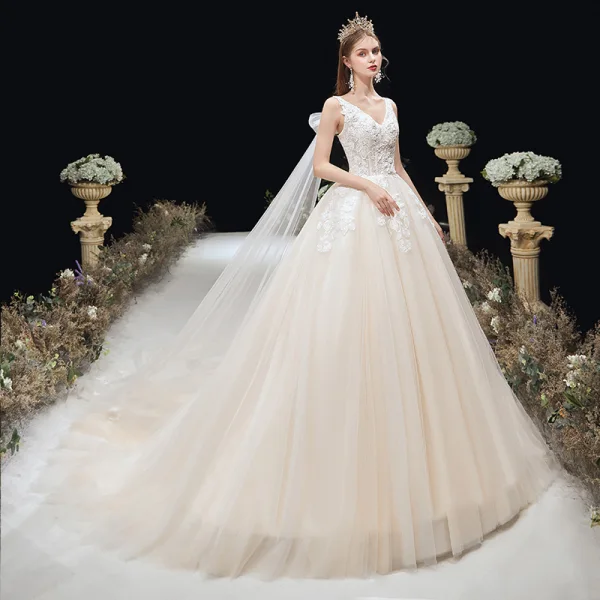 Élégant Ivoire Robe De Mariée 2020 Robe Boule V-Cou Perlage Appliques En Dentelle Fleur Sans Manches Dos Nu Chapel Train
