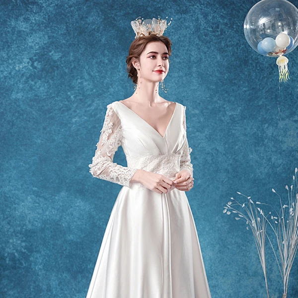 Elegant Elfenben Satin Brudekjoler 2020 Prinsesse V-Hals Blonder Blomst Langermede Ryggløse Feie Tog