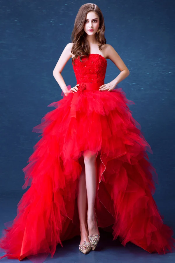 Sexy Rouge Asymétrique Robe De Mariée 2020 Robe Boule Bustier Cristal Appliques Ceinture Sans Manches Dos Nu Volants en Cascade Tribunal Train