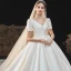 Elegant Enkel Satin Elfenben Sløyfe Brudekjoler 2021 Ballkjole V-Hals Korte Ermer Ryggløse Royal Train Bryllup