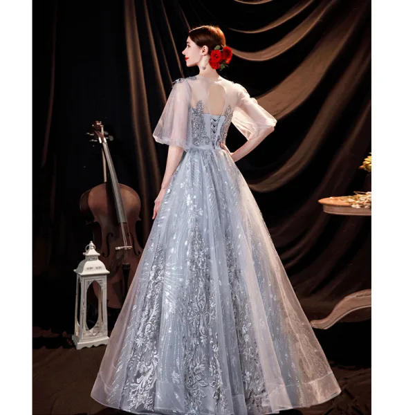 Charmant Gris Robe De Bal 2021 Princesse Encolure Dégagée Perlage Perle En Dentelle Fleur Gonflée Manches Courtes Dos Nu Longue Robe De Ceremonie