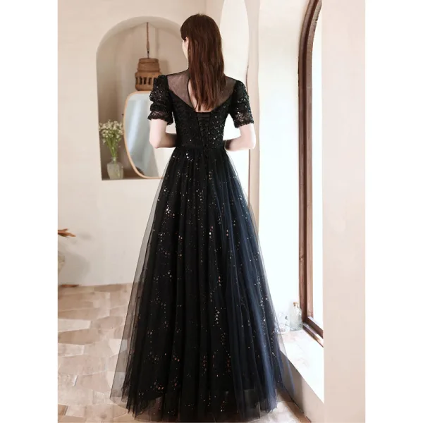 Charmant Noire Perlage Paillettes Robe De Bal 2021 Princesse Col Haut Manches Courtes Dos Nu Longue Robe De Ceremonie