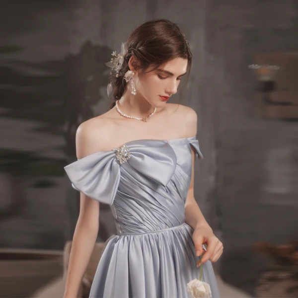 Élégant Bleu Ciel Satin Robe De Bal 2021 Princesse De l'épaule Perle Noeud Sans Manches Dos Nu Longue Robe De Ceremonie