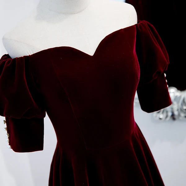 Elegant Suede Burgundy Prom Dresses 2021 A-Line / Princess Off-The-Shoulder Short Sleeve Backless Floor-Length / Long Prom Formal Dresses