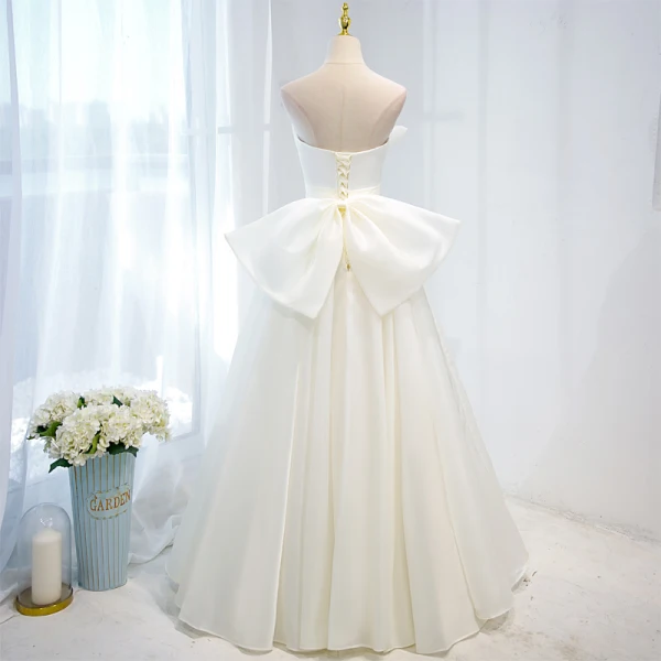 Elegant Ivory Satin Prom Dresses 2021 A-Line / Princess Strapless Sleeveless Backless Bow Prom Floor-Length / Long Formal Dresses