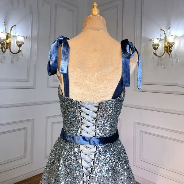 High End Glitzernden Grau Himmelblau Abendkleider 2021 A Linie Spaghettiträger Handgefertigt Perlenstickerei Pailletten Ärmellos Rückenfreies Stoffgürtel Lange Festliche Kleider